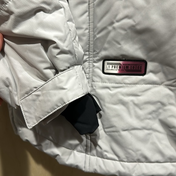 L1 Outerwear- Snowboard Jacket “Snowblind” in Ghost color - Picture 8 of 10